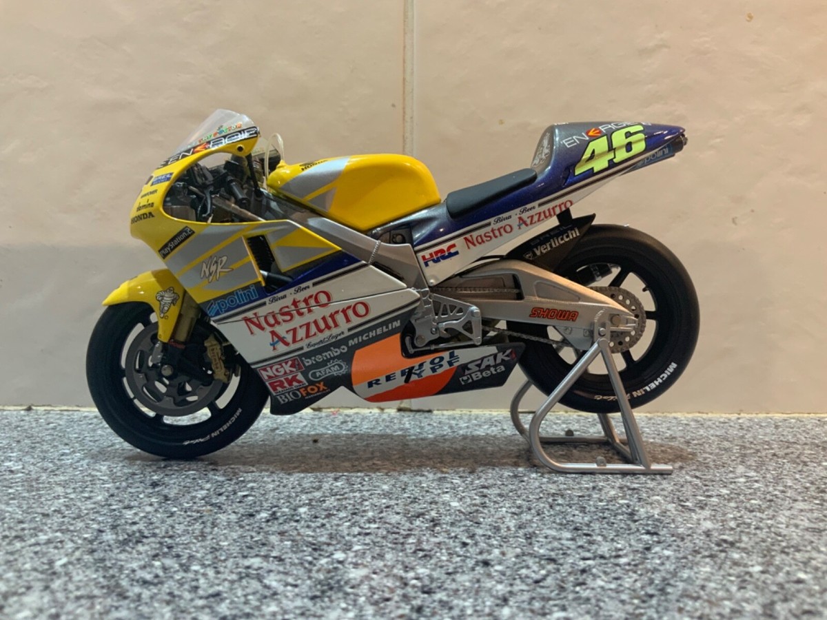 HONDA NSR500 VALENTINO ROSSI 2001 NASTRO AZZURRO MINICHAMPS MOTOGP