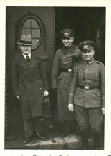 Photo, Kriegsmarine IV. M.A.A. Cuxhaven: Smile for Snapshot (MB)21227
