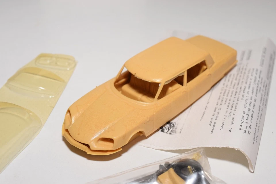 KIT DE RESINA Z 1:43 AUTOMANY K100 K-100 CITROEN DS PRESIDENCIAL 1967 COMO NUEVO EN CAJA Foto 4 de 4