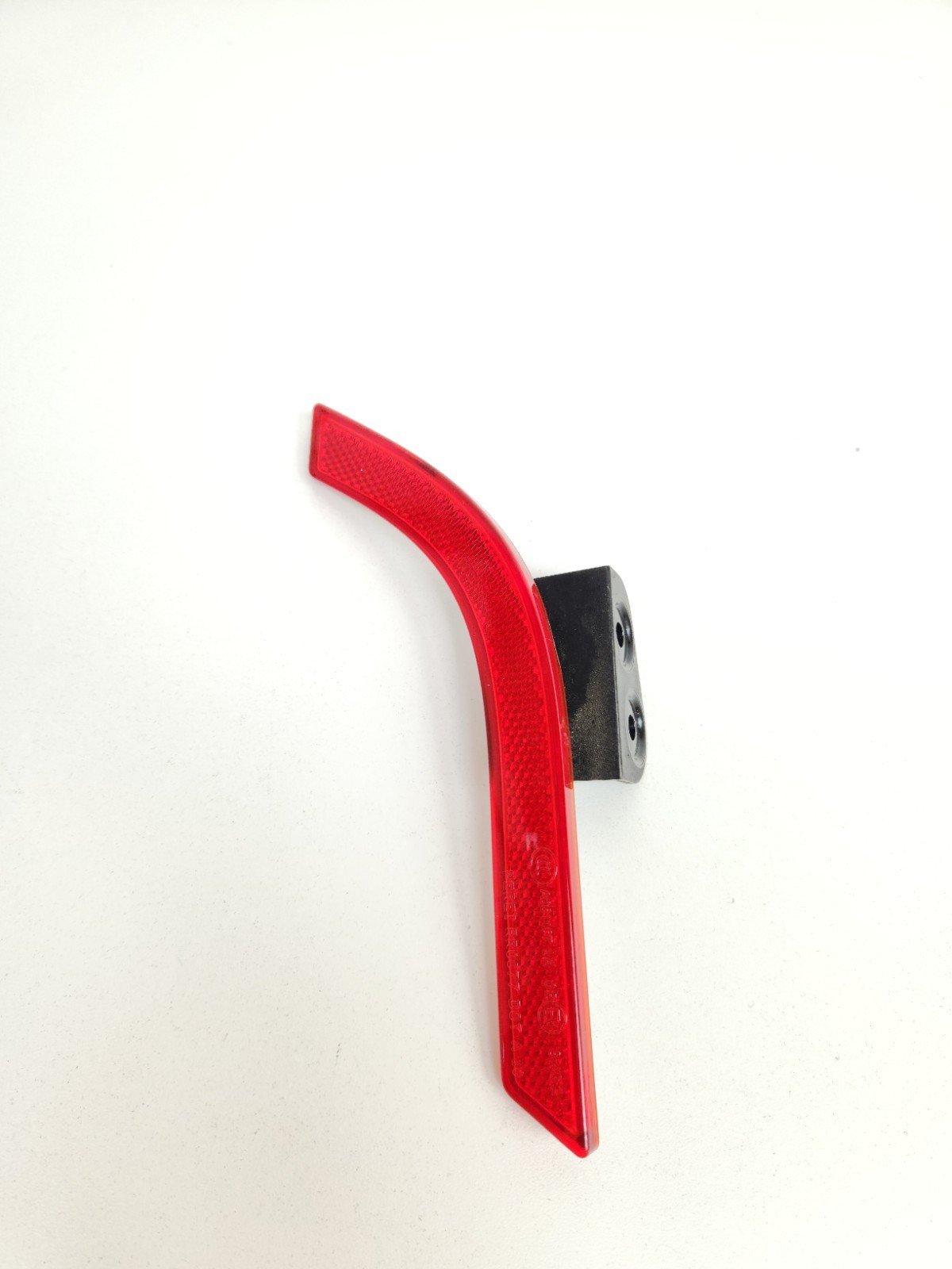 2015-2016 MCLAREN 650S SPIDER REAR LEFT SIDE LOWER BUMPER REFLECTOR LIGHT OEM