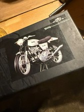 Minichamps Norton Commando 750 Fastback Motorcycle Scale Model 1:12
