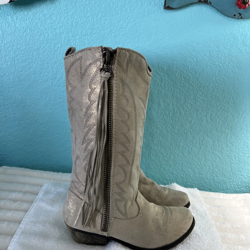 BOTAS VAQUERAS BIG BUDDHA TALLA 8 ORO CREMA BRILLO CON CREMALLERA Y BORLAS LATERALES Foto 2 de 4