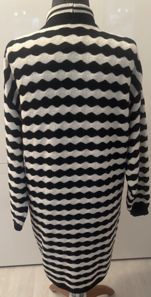 ESSENTIELL ANTWERP Strickjacke Mantel Neuwertig Grösse S / M Brustweite ca 54 c - Bild 3 von 4