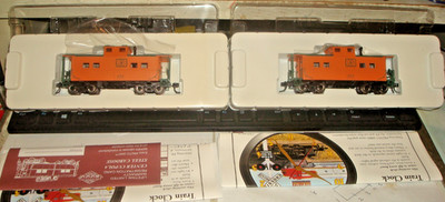PROTO 2000. MEC. CENTER CUPOLA STEEL CABOOSE. LOT OF 2. #660, 664.
