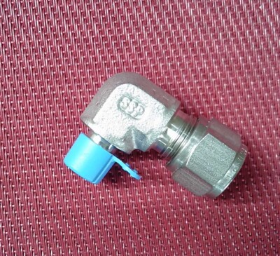 SSP Grip  3/8 Tube OD x 1/8 NPT Male Pipe 90 ELBOW Connector 316 Stainless Steel