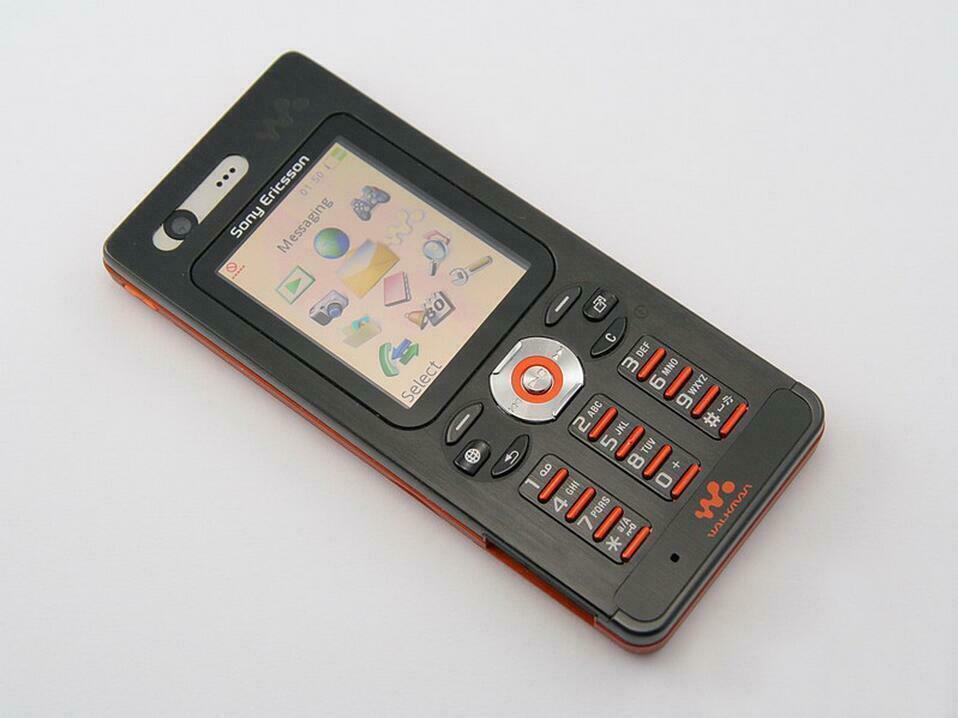 Sony Ericsson w880 w880i Bluetooth MP3 Player Original Mobile Phone  Unlocked 3G