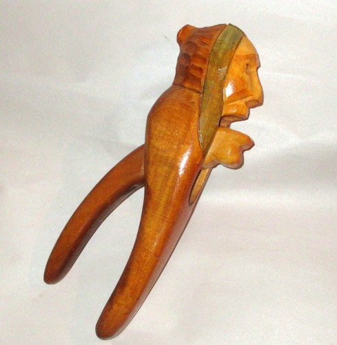 Cascanueces de madera tallada vintage de la Selva Negra de 10,5" con capucha - Imagen 8 de 11