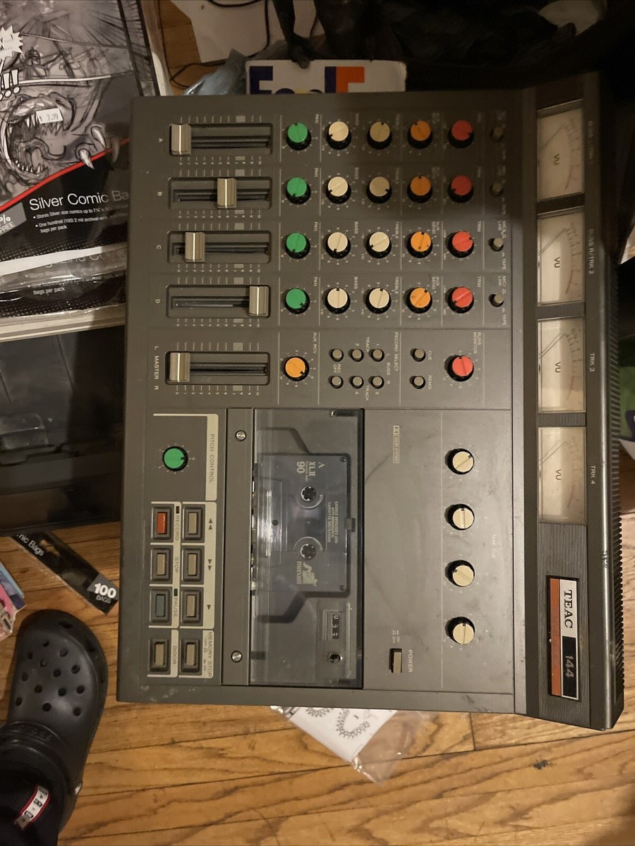 TEAC TASCAM SERIES MODEL 144 PORTA-STUDIO - Vintage 4 Track TEAC TASCAM SERIES MODEL 144 PORTA-STUDIO - Vintage 4 Track