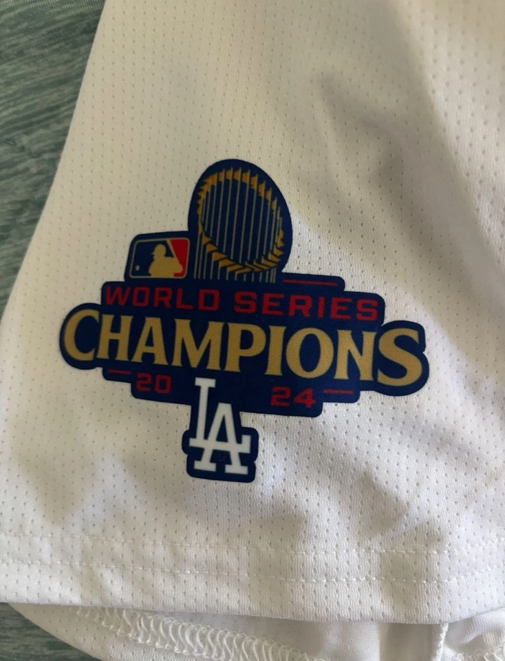 Camiseta de los Dodgers de Los Ángeles Edición Dorada Campeones de la Serie Mundial 2024 Foto 3 de 4