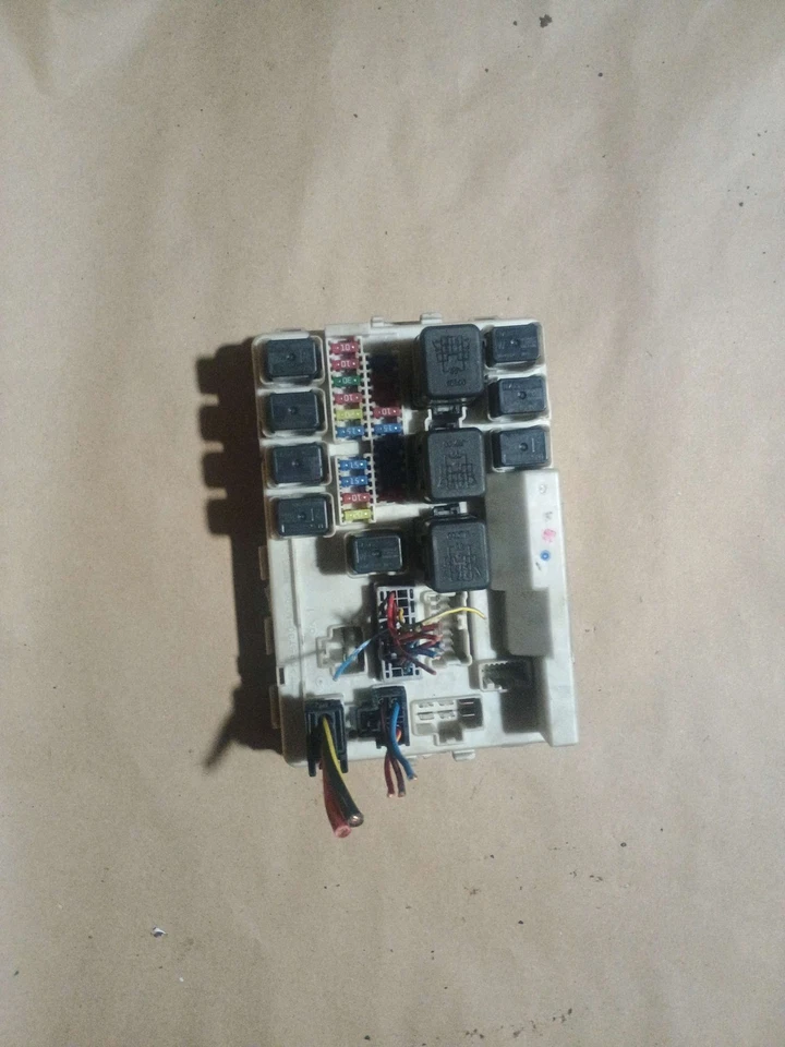 Bloque de caja de relé de fusibles de cabina interior de 3,5 L para Nissan Murano 2003-2007 OEM Foto 2 de 4