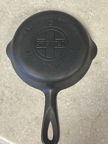 Vintage Griswold #3, 709, Cast Iron Skillet, Large Block, Sits Flat, No Spin