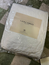Laura Ashley Felicity White Full/Queen Quilted Quilt Set 90 x 90 in
