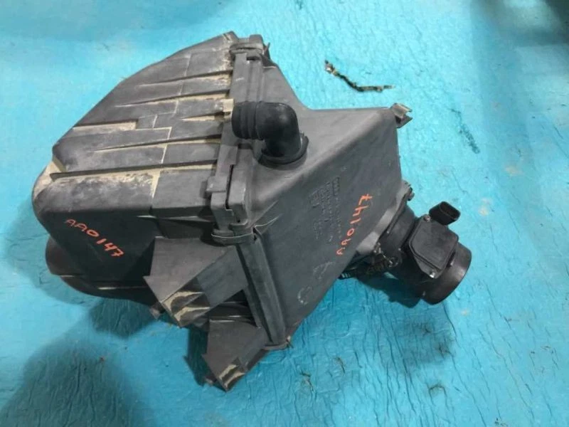 00 01 02 Audi A6 Quattro Wagon 2.8L USADO Purificador de Aire Caja Carcasa Foto 3 de 4
