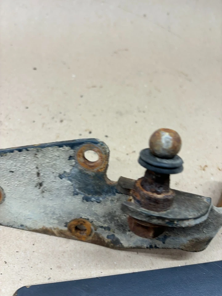 1981-1993 Dodge Ramcharger D250 W150 MANUAL TRANSMISSION 4 SPD Z BAR MOUNT FLOOR - Image 3 of 4