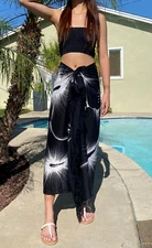 Hawaiian Design Sarong Pareo Beach Skirt Wrap Dress Black & White Giant Hibiscus