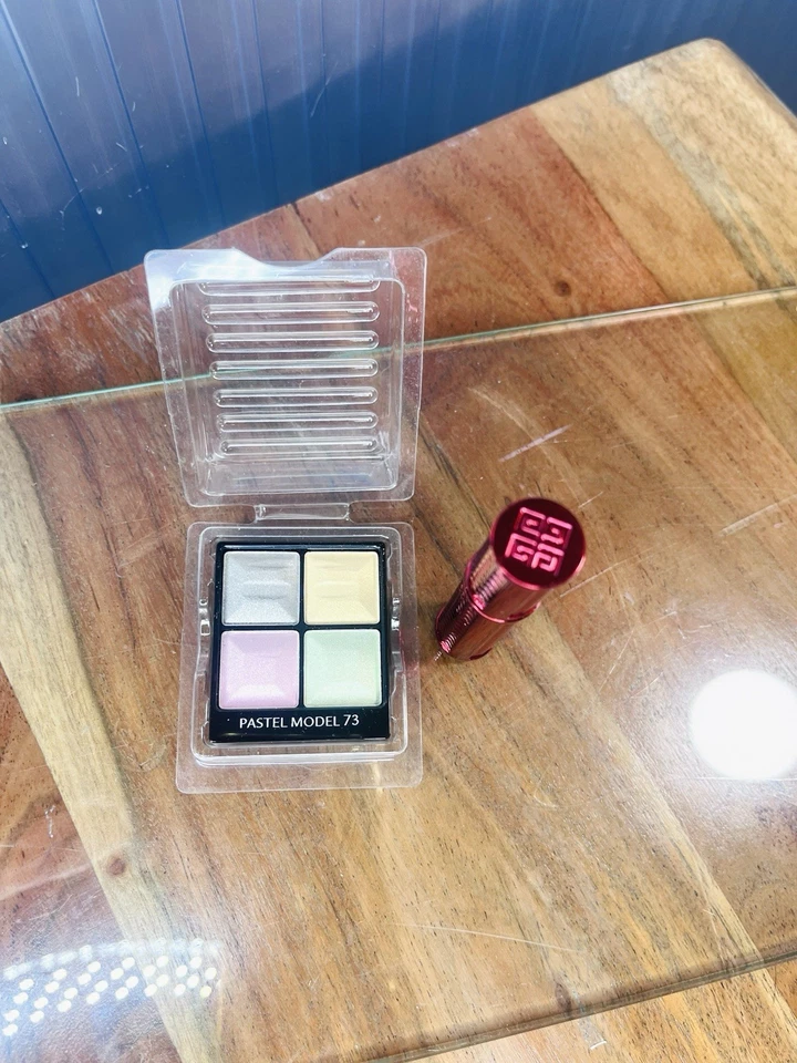 Givenchy Eye Shadows Prisme 73 Pastel Model  Mini Liquid Liner Disturbia Black - Image 3 of 4