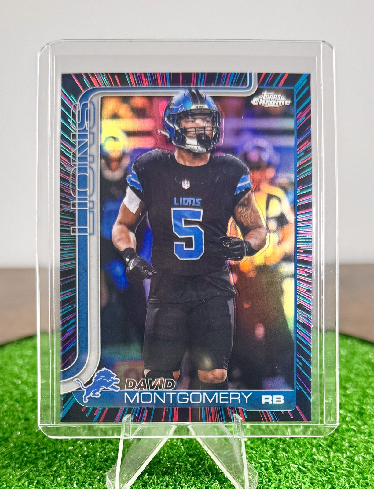2025 Topps Chrome Football - David Montgomery Neon Pulse Refractor #103 Lions SP