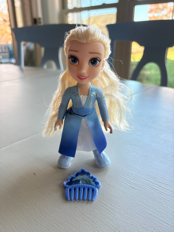 Disney Frozen Petite Princess Doll Elsa Mini 6 Inch Blonde Hair and Comb