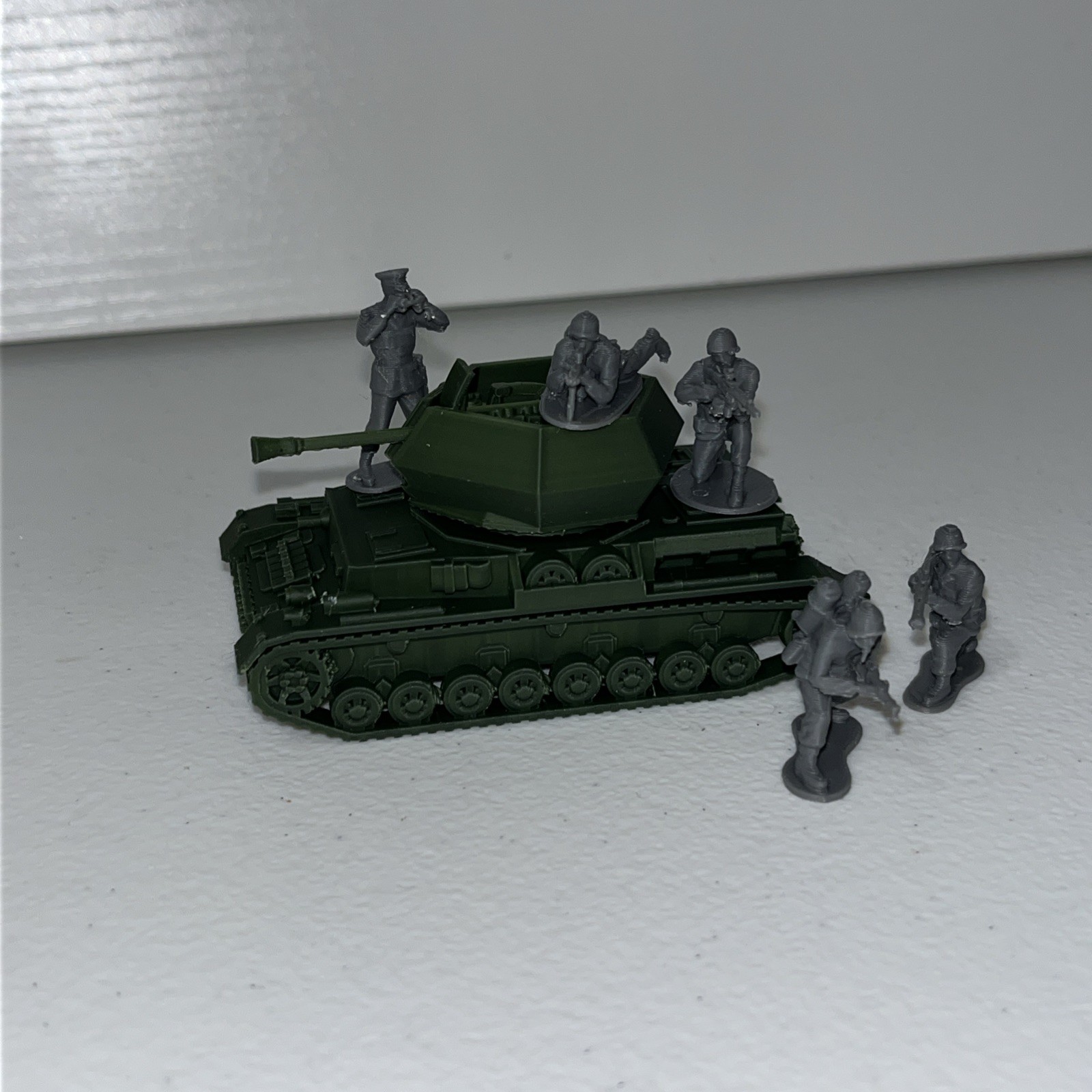 Tank With 5 Army Men !