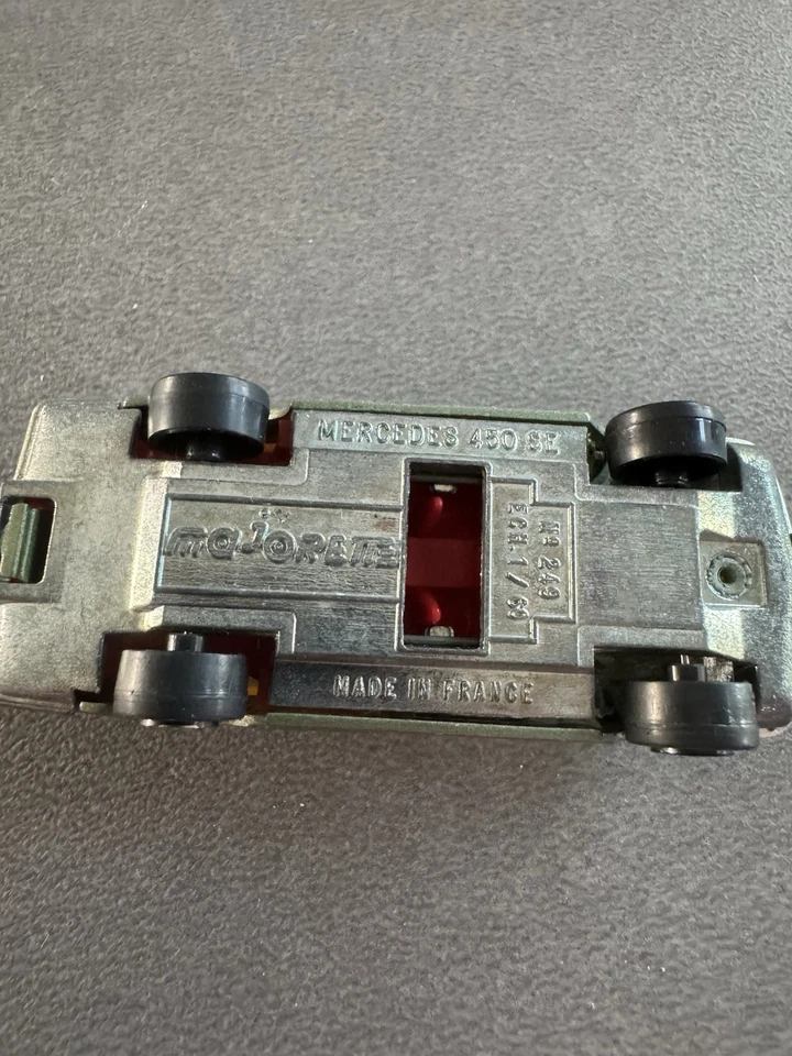 MAJORETTE MERCEDES 450 SE Verte Num 249 - Photo 2/2