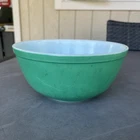 Vintage Pyrex Primary Green 403 Mixing Bowl 2.5 QT Made in USA