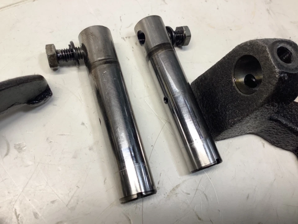 Moto Guzzi 1975 850T 850 Right Side  Engine Valve Rocker  Tappet Adjuster Lot Foto 2 de 4