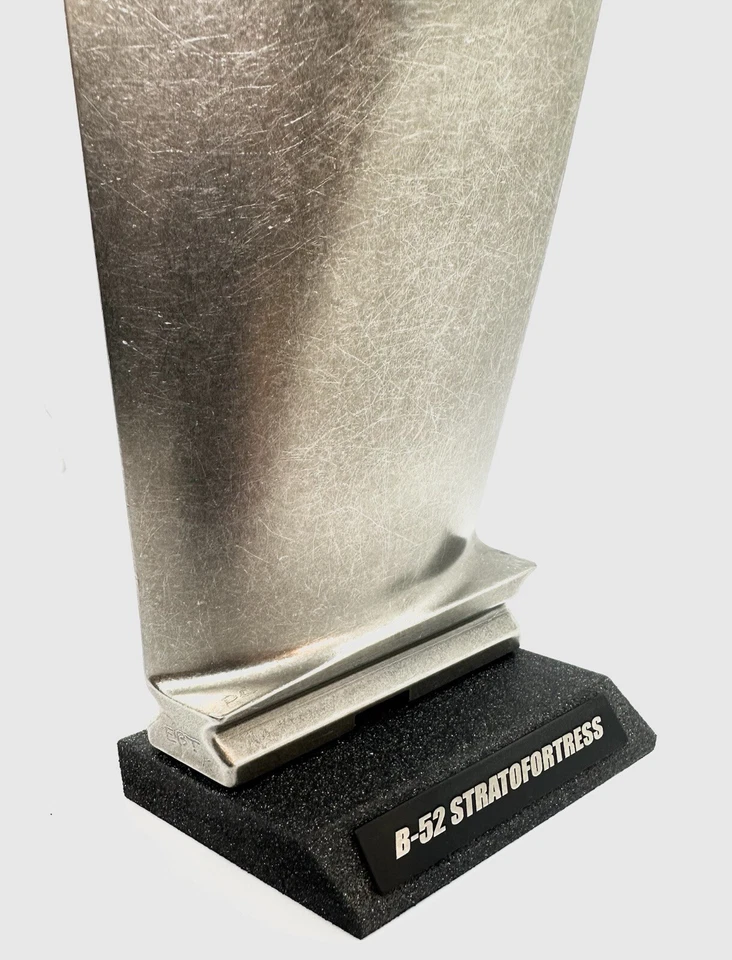 Boeing B-52 Titanium Jet Engine Fan Blade. Flight Sim Turbine Pilot Gift Model - Image 4 of 4