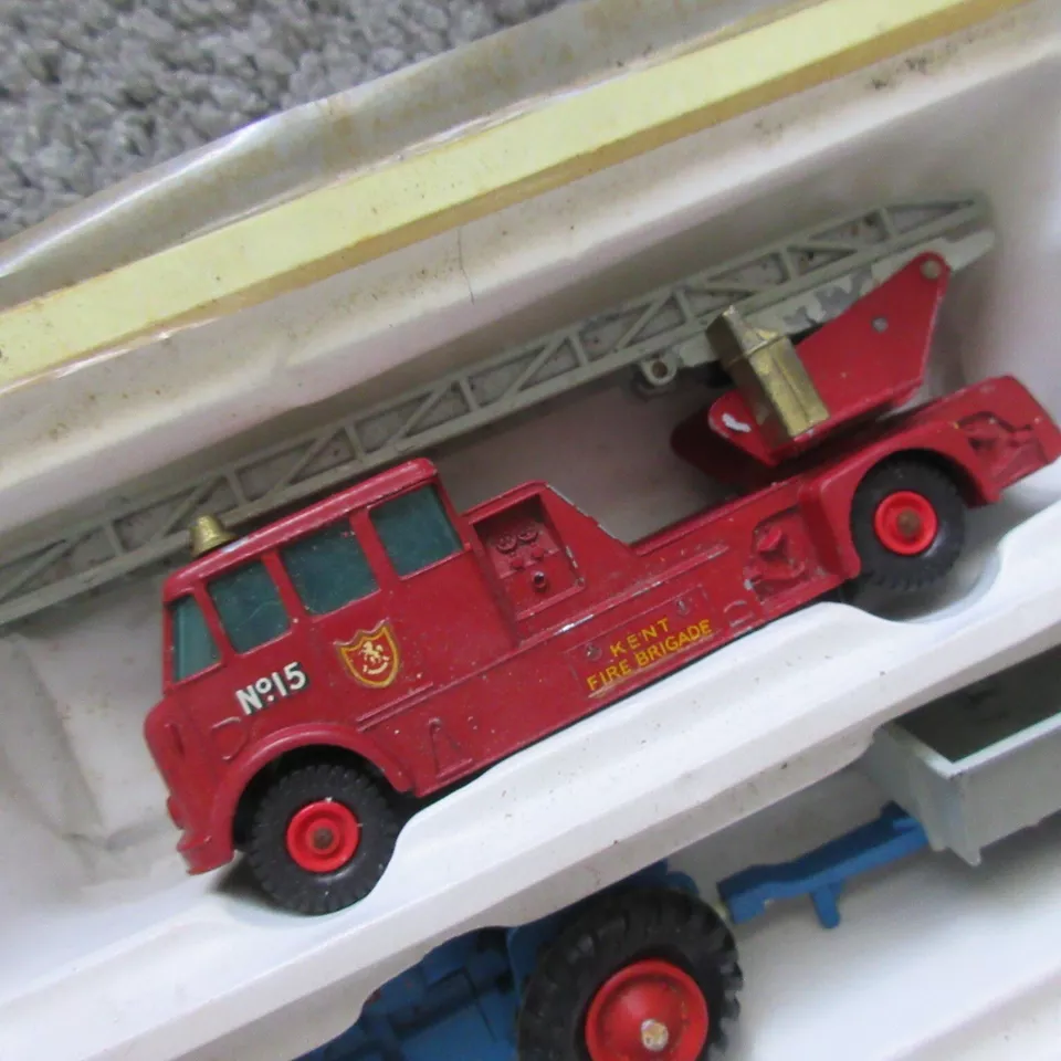 VTG 1966 MATCHBOX KING SIZE SET G-8 GIFT-SET HOVERINGHAM FIRE TRUCK TRACTOR TOW - Image 3 of 4