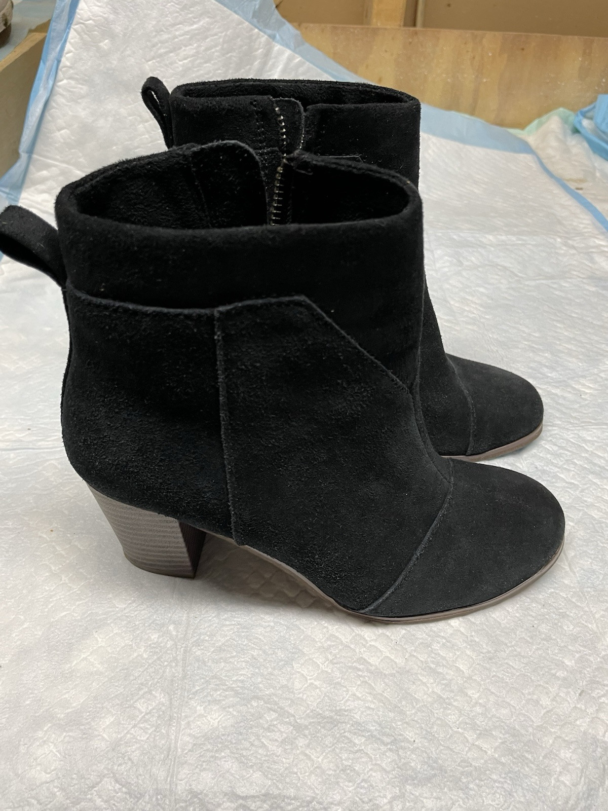 Toms women black leather boots, size 6.5, excellent condition