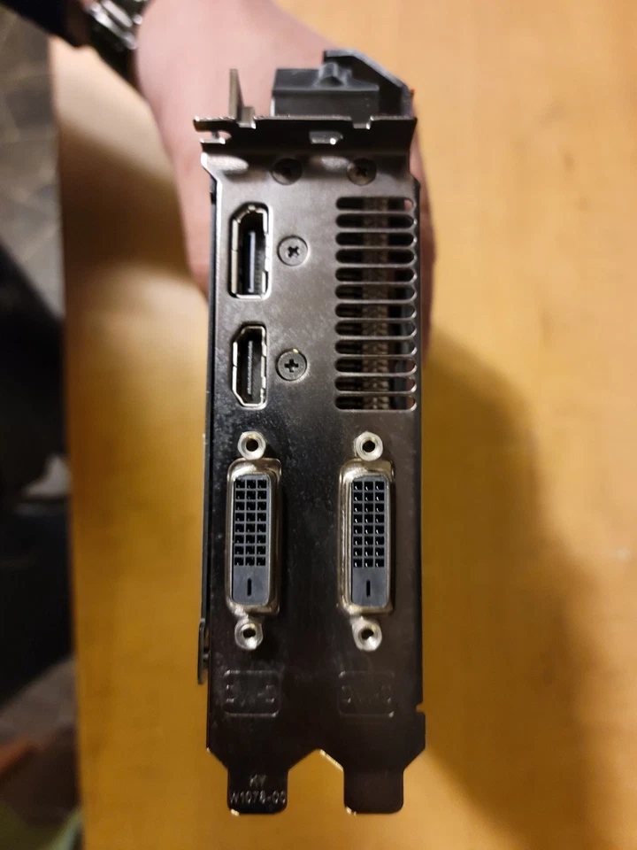 ASUS AMD Radeon R9 290 4GB PCI Express 3.0 x 16 - Image 3 of 3