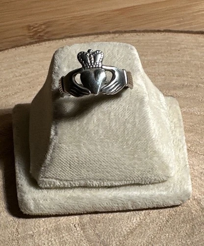 Vintage 1979 Irish Hallmarked Silver Claddagh Ring Heart Held By Hands Size O