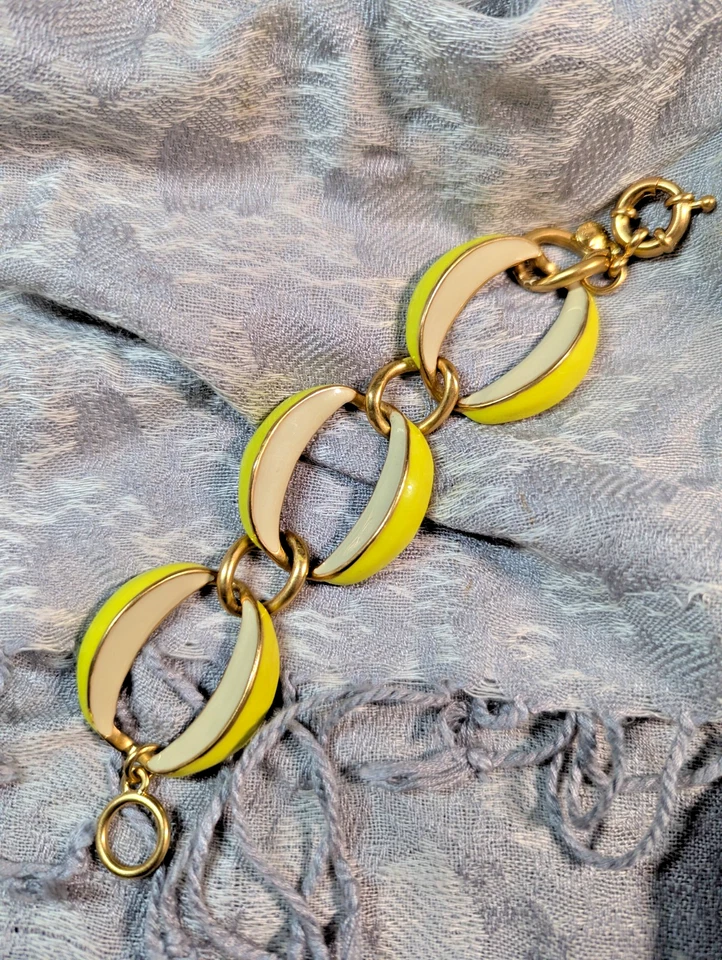 J. Pulsera Crew Statement Retro \ Eslabones Ovalados Esmalte Amarillo Tono Dorado 6.5" Foto 3 de 4