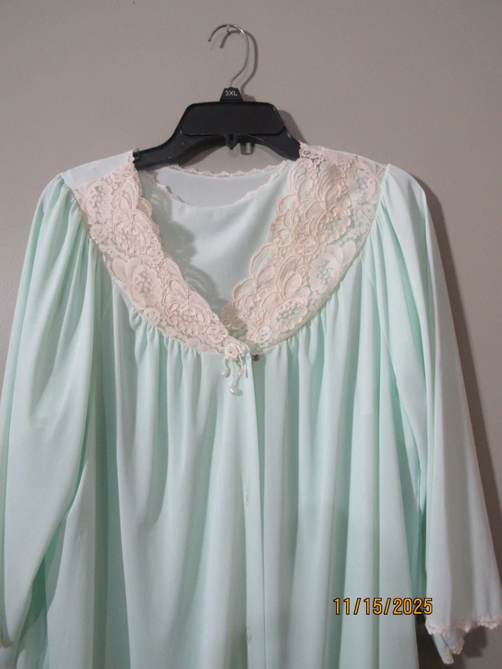 JUEGO CAMISÓN BATA SHADOWLINE PEIGNOIR VERDE MENTA CUENTAS DE ENCAJE L EN MUY BUEN ESTADO Foto 2 de 4