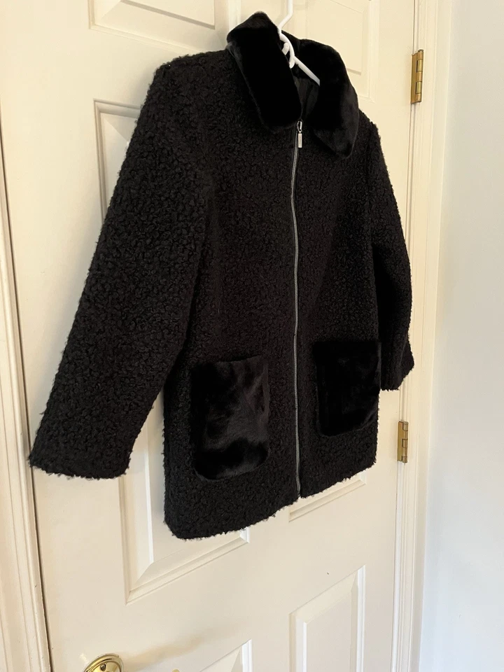 Chaqueta de vestir para niñas talla 10 negra detalles de piel sintética de Mayoral longitud media usada en excelente estado Foto 3 de 4