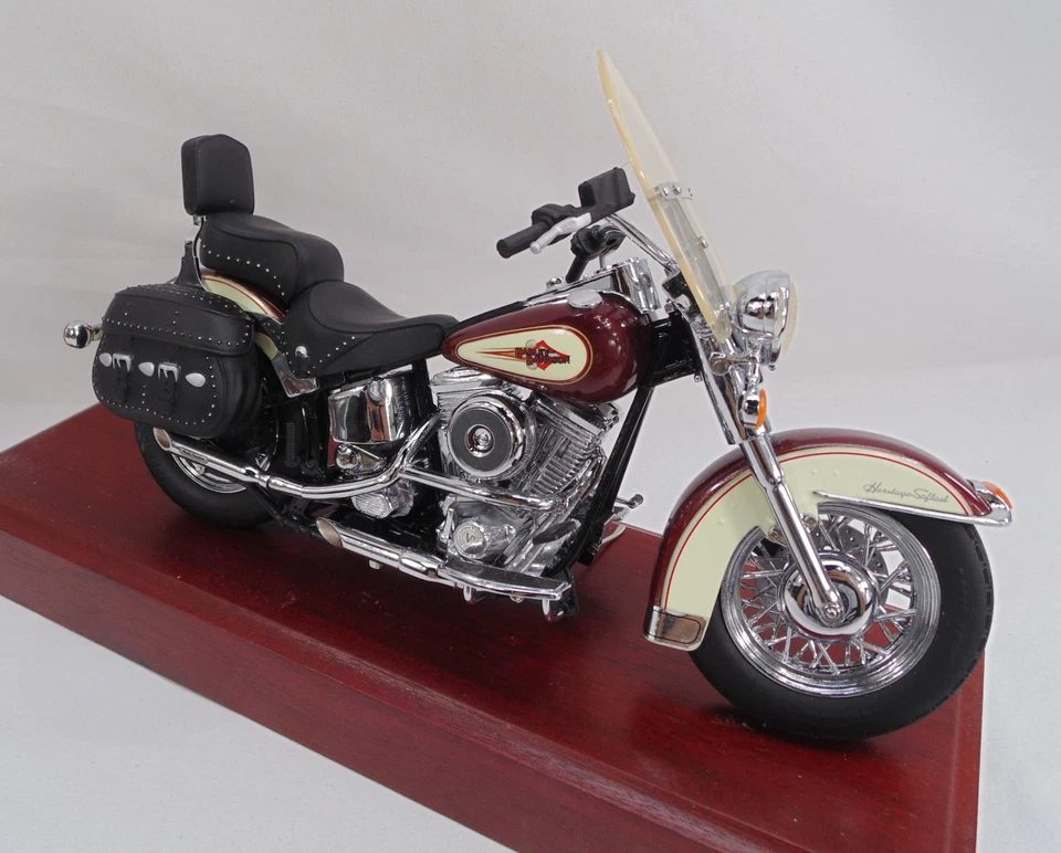 Franklin Mint 1989 Harley Davidson Heritage Softail Classic 1/10 Motorcycle   - Image 4 of 4