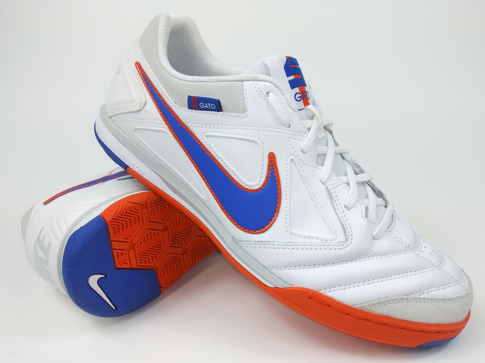 nike5 gato blanco