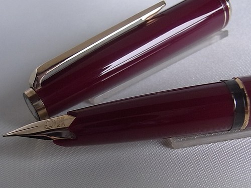 Montblanc Fountain Pen Burgundy GT Cartridge Filling System Steel EF Nib - Picture 5 of 12