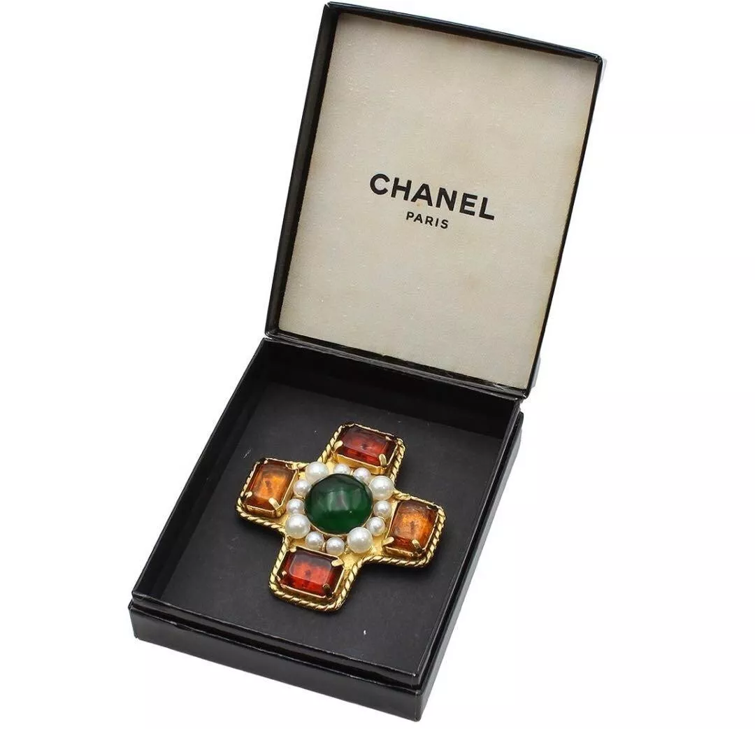 Second hand chanel brooch shop