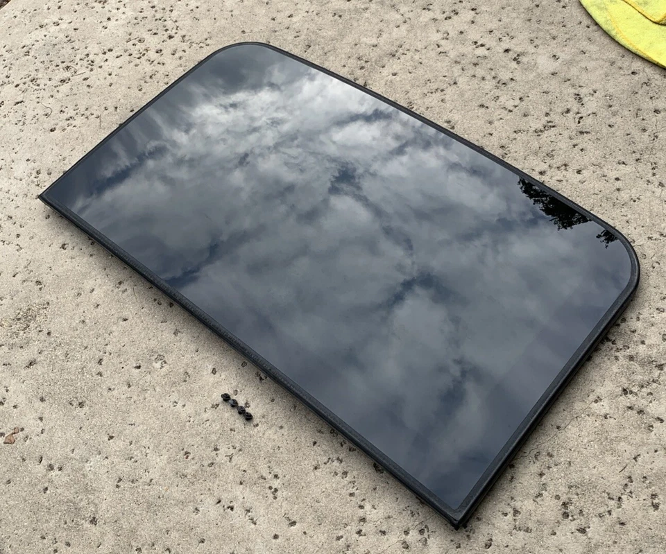 2008 - 2014 Cadillac CTS Front Sunroof Glass OEM - Image 4 of 4