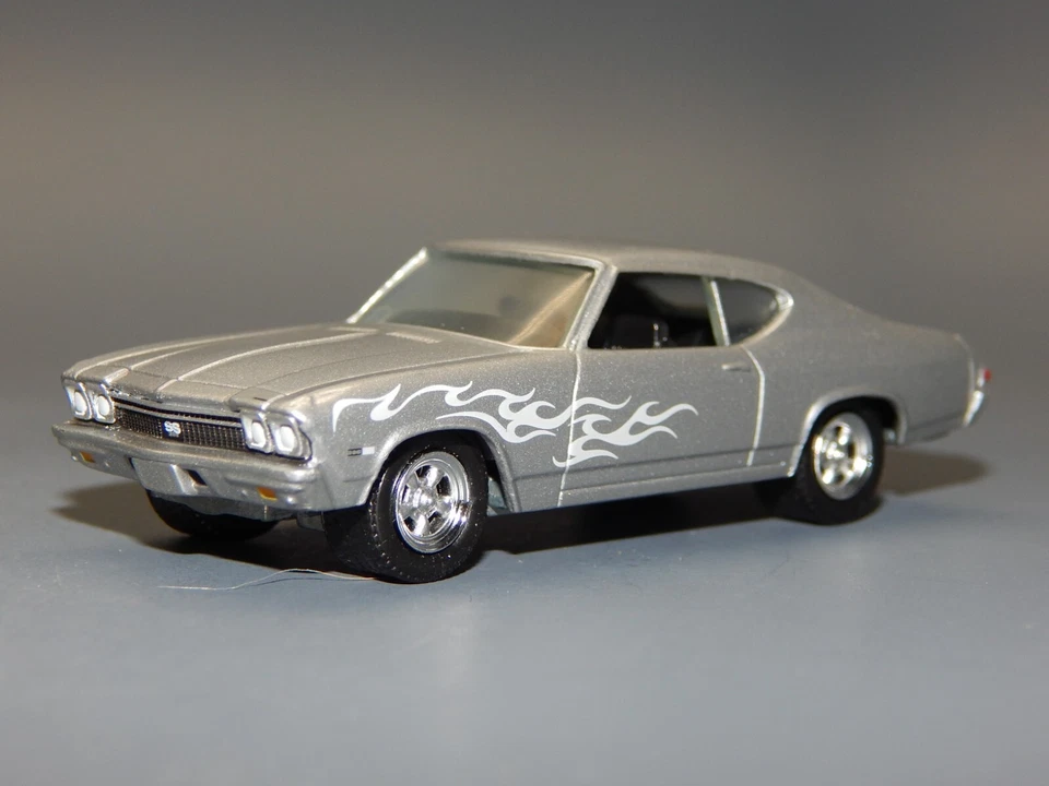 Chevy Chevelle SS 350 1968 Greenlight MCG plateado con llamas blancas 1/64 como nuevo suelto Foto 2 de 4