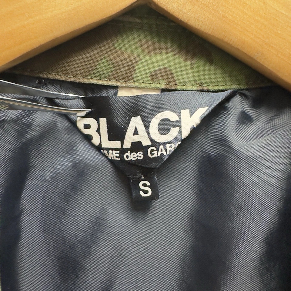 Chaqueta Comme Des Garçons Negra Para Mujer Talla Pequeña Cremallera Lateral Animal Camuflaje Motociclistas Foto 3 de 4