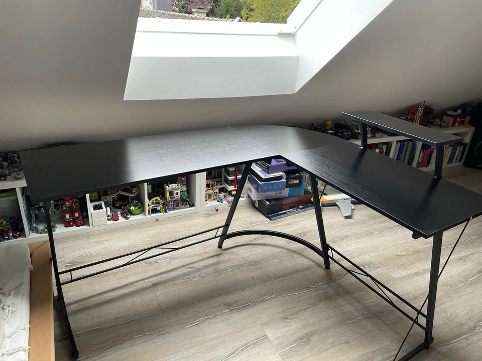 Gaming Eckschreibtisch, Top Zustand, 147cm x 120cm, schwarz mit Aufsatzregal - Bild 3 von 4