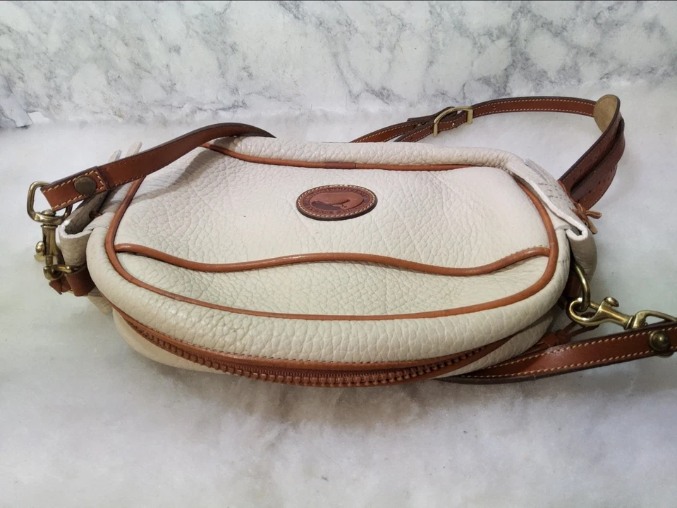 Bolso Bandolera Cartera Bolso Swt Cuero 2 Piezas Dooney Bourke Vintage Beige Hueso Kilty RARO Foto 3 de 4