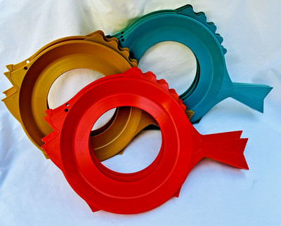 Vintage MCM Retro Plate-Mate Fish Plastic Paper Plate Holder - Lot Of 8