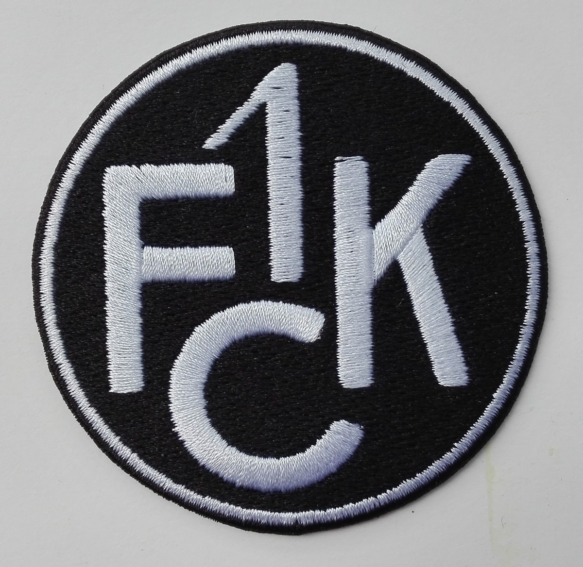 La Familia FCK Godless Aufnäher – Gestickt, Ca. 8,5x7 Cm, Zum Aufbügeln Oder Nähen