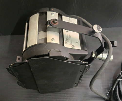 Luz de escenario Altman 650L Fresnel con puertas de granero y cable de seguridad - 650 vatios - ¡FUNCIONA! - Imagen 3 de 15