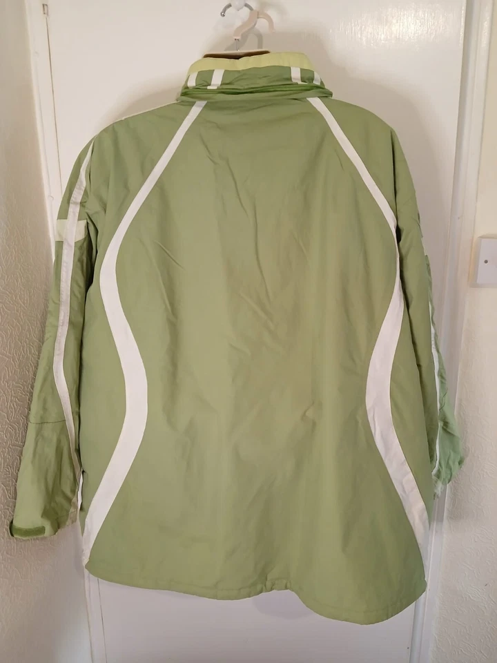 Chaqueta verde para mujer Trespass talla XXL impermeable, a prueba de viento, costuras con cinta M19 Foto 3 de 4