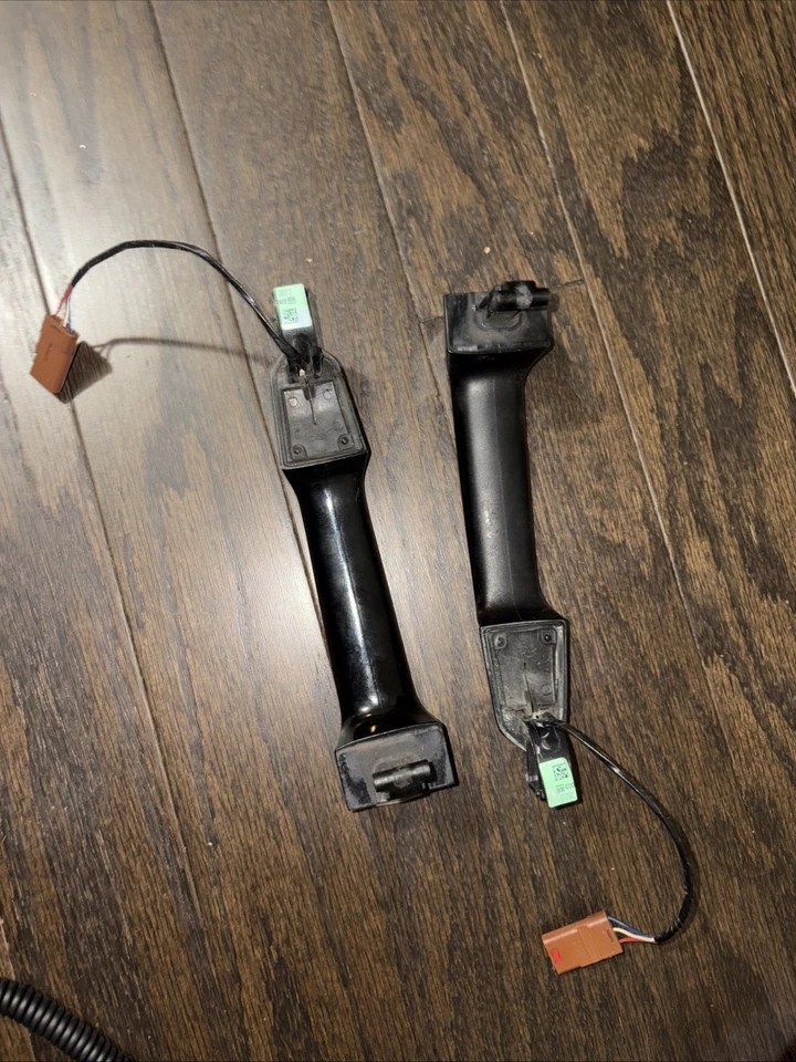 Manijas de puerta exteriores para pasajero trasero Cadillac Xts 13-17 OEM negras OEM  Foto 3 de 3