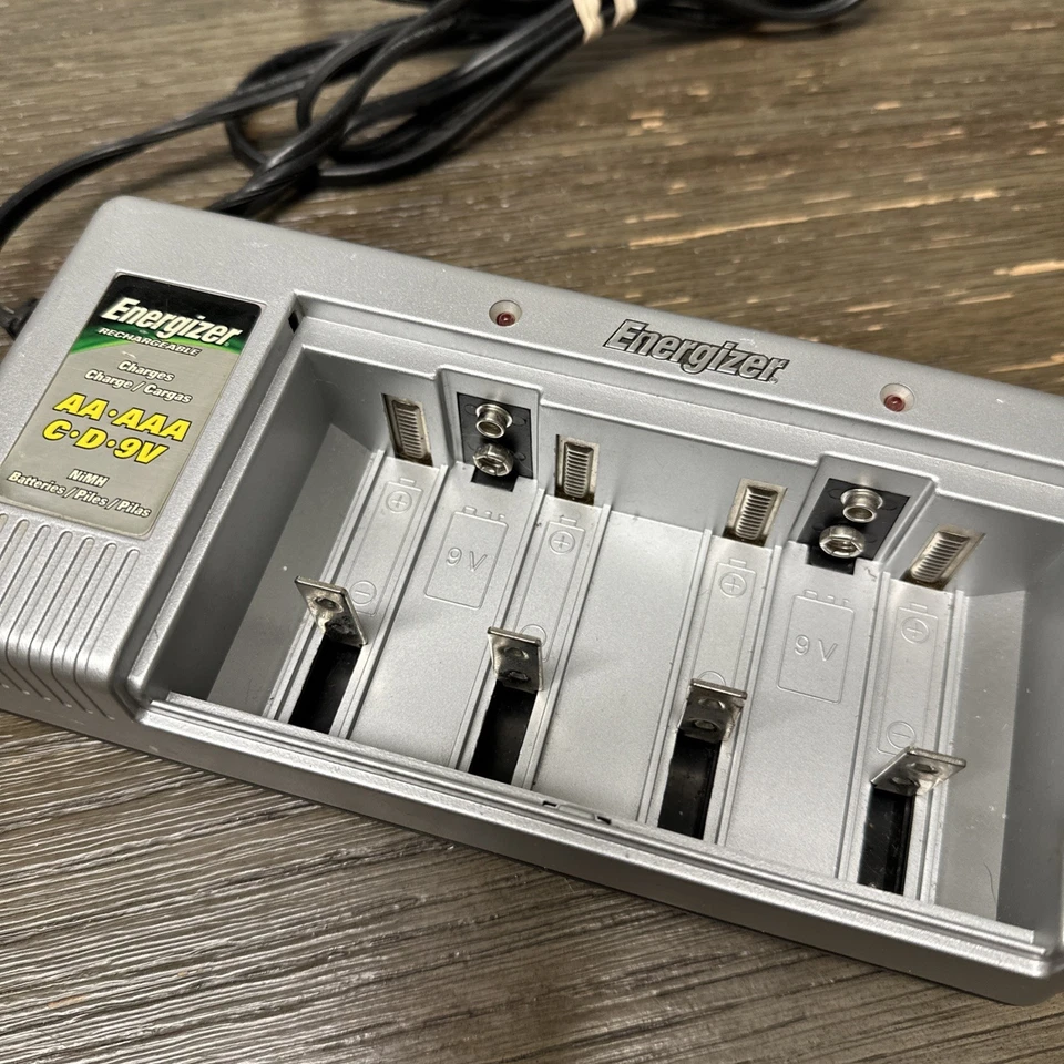 Energizer rechargable Station(AAA,AA,C,D,9V)  Pre-owned - Image 2 of 4