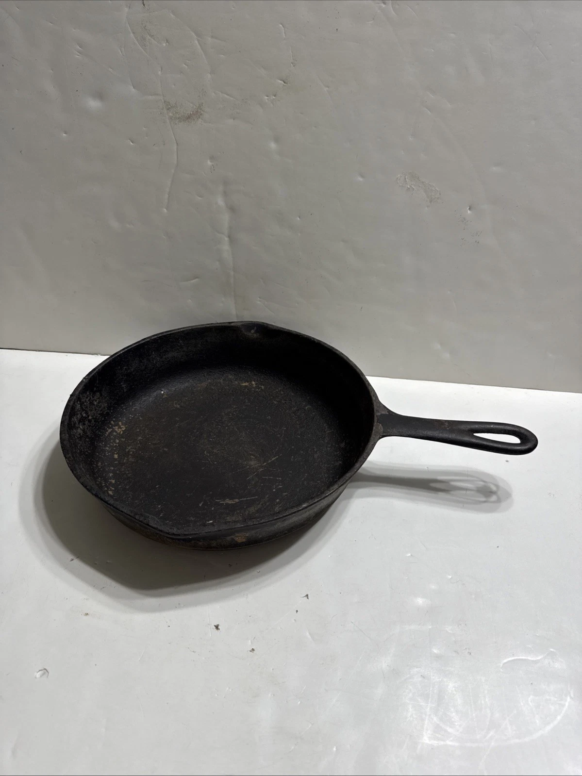 Vintage 7H 9.5” Cast Iron Pan Skillet Round Double Spout